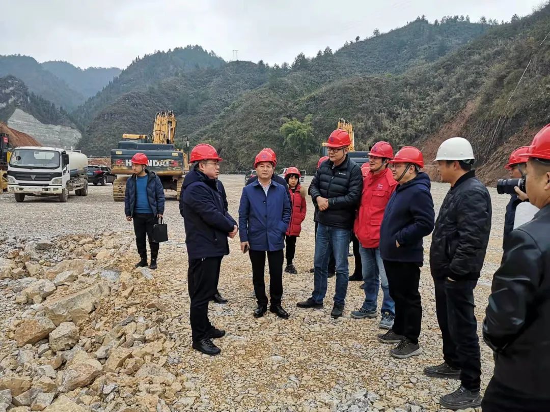 對托盤吹塑機有哪些相關(guān)要求