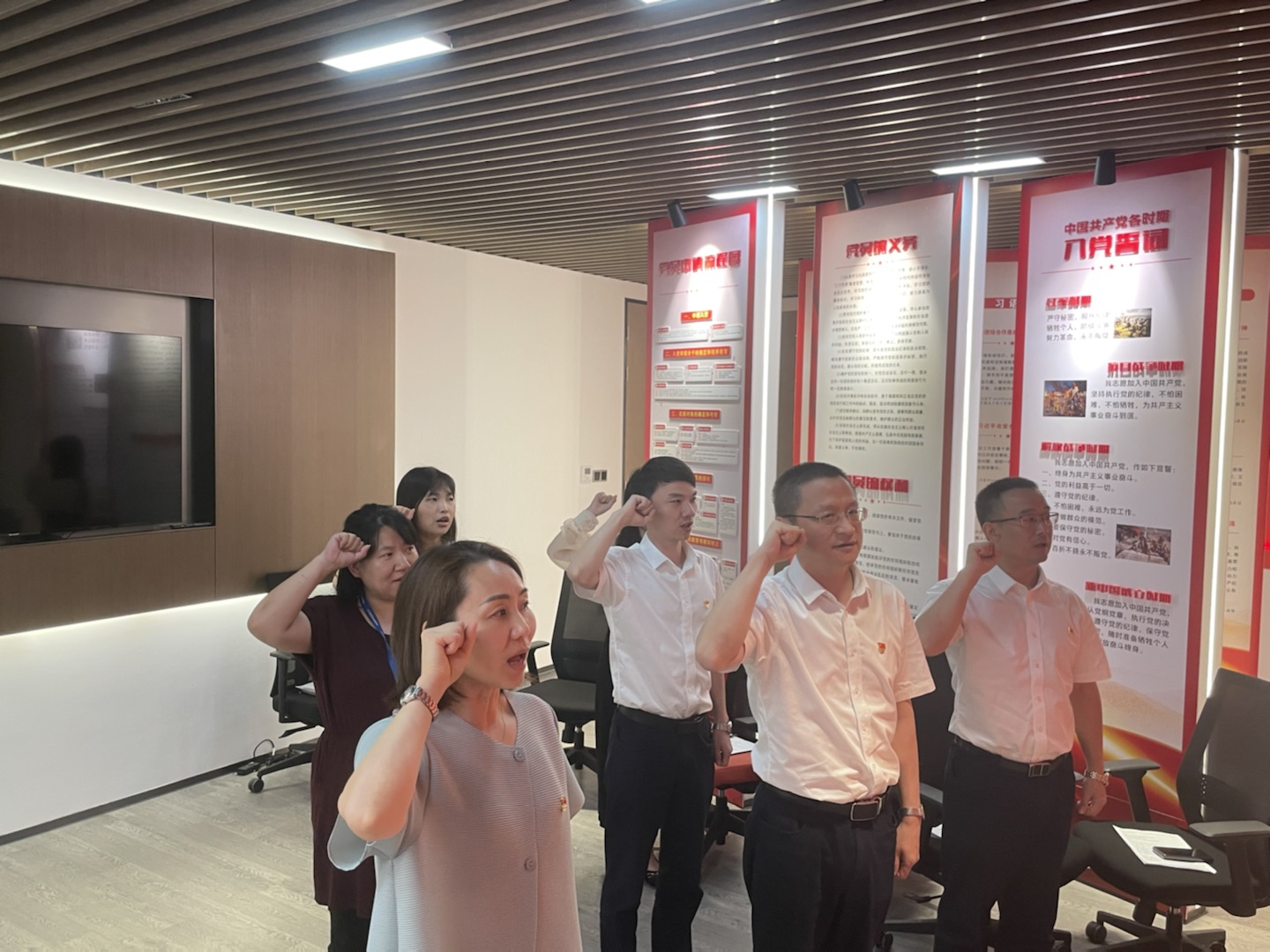 為什么中空吹塑機的封口漏氣